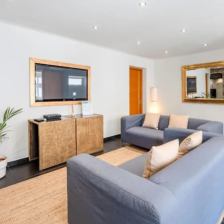 Charming And Comfy 3 Bdr House By Lovelystay