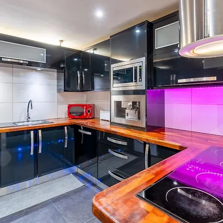 Charming And Comfy 3 Bdr House By Lovelystay בית נופש