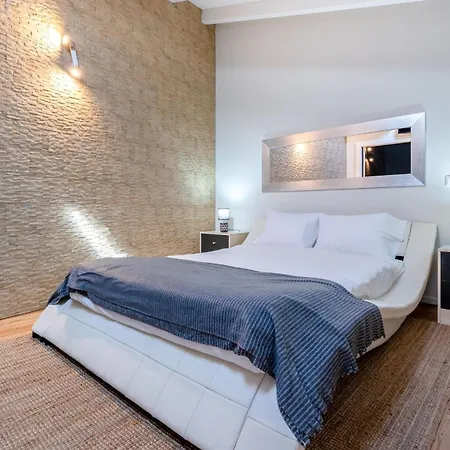 Charming And Comfy 3 Bdr House By Lovelystay